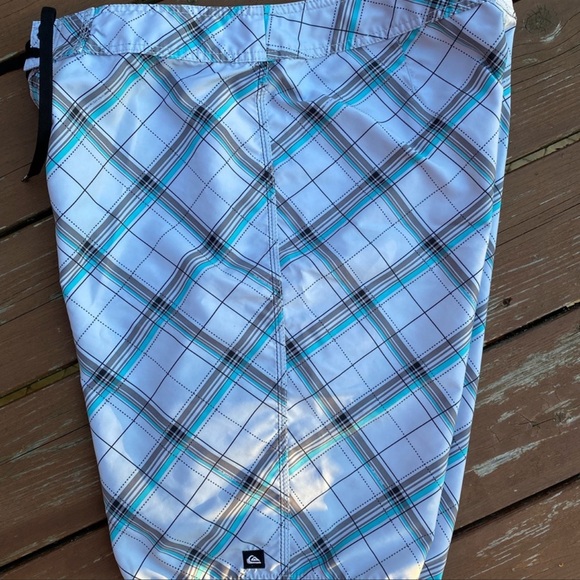 💕HP💕Quicksilver Men’s Board Shorts blue and white - Picture 4 of 9